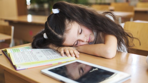 Atenționări pentru părinți: Când copiii sunt prea obosiți