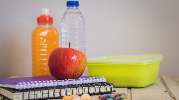 Pe lângă lapte, corn și măr, copiii din România vor mai primi un alt aliment la școală