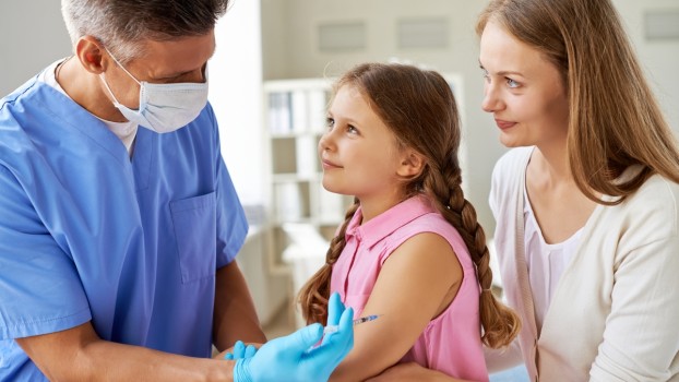 Amenzi pentru părinţii care nu vor participa la cursurile privind vaccinarea copiilor