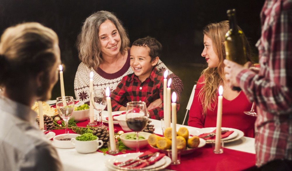 Atenție la masa de Crăciun! Indigestia și toxiinfecția alimentară la copii