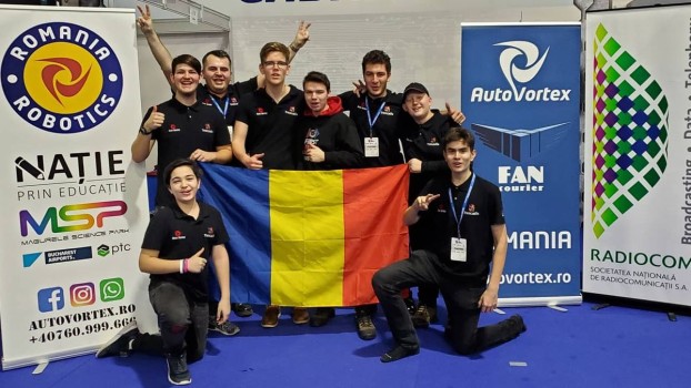 O echipă formată din 7 liceeni români a câștigat cel mai important campionat de robotică din Rusia
