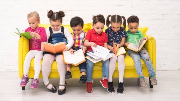 Cum îi determini pe copii să citească acasă și la școală? 