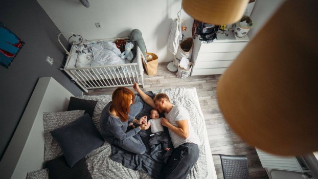 Idei pentru părinți: Cum să-ți amenajezi dormitorul când îl împarți cu un bebeluș