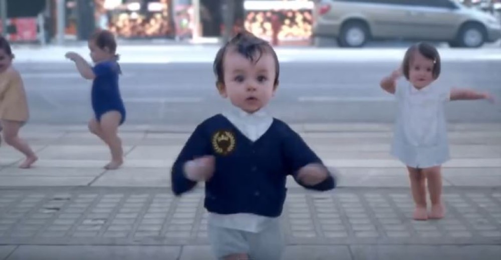 Cea mai amuzanta reclama la apa! VIDEO